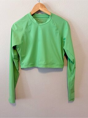 Athleta Green Crosstrain Ultra Crop Top Long Sleeve Athletic Top